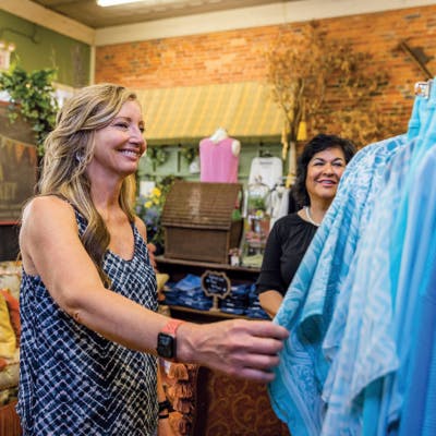 An image of women shopping in Downtown Washington Court House